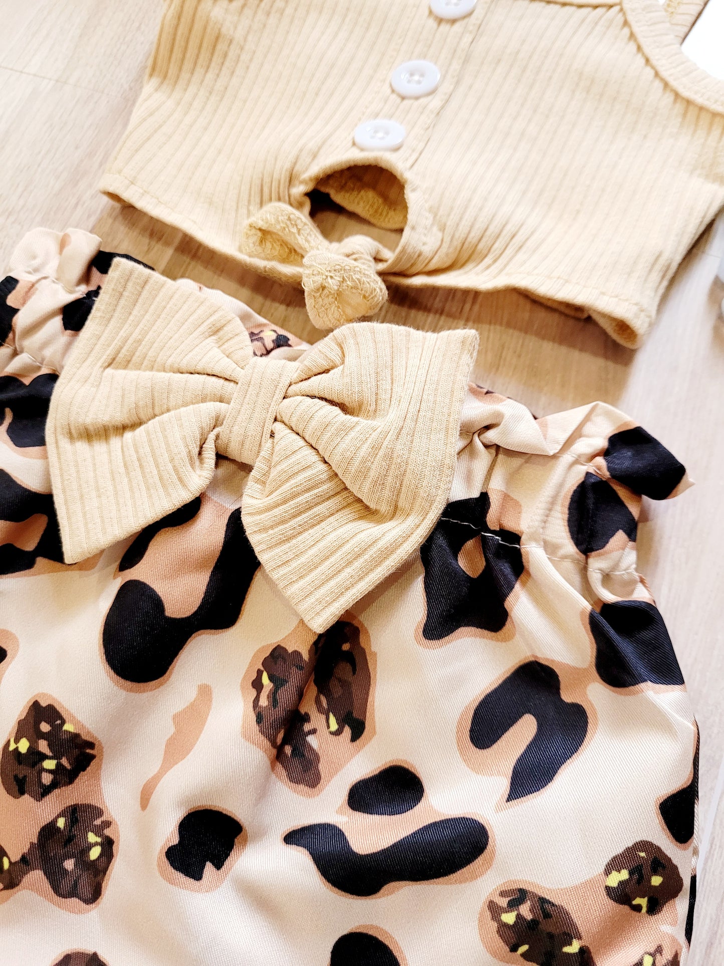 Tan sassy leopard 2piece baby set